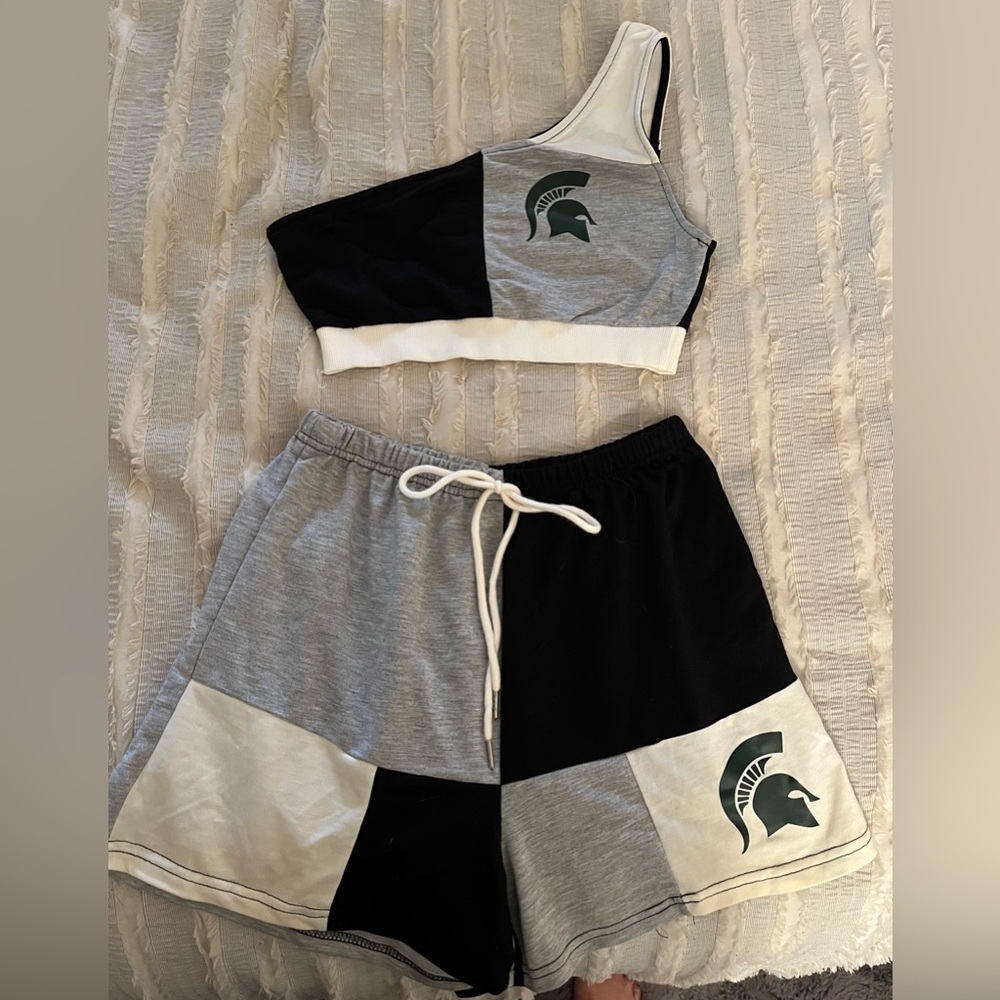NWOT Michigan State Tailgating Set. Small